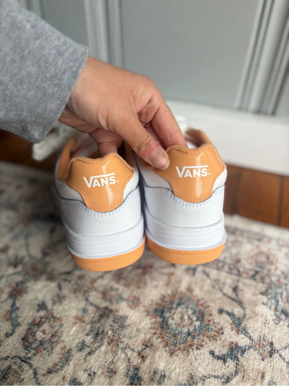 VANS Upland Women’s White and Orange Low-Top Sneakers NEW Size 7 - Picture 7 of 10